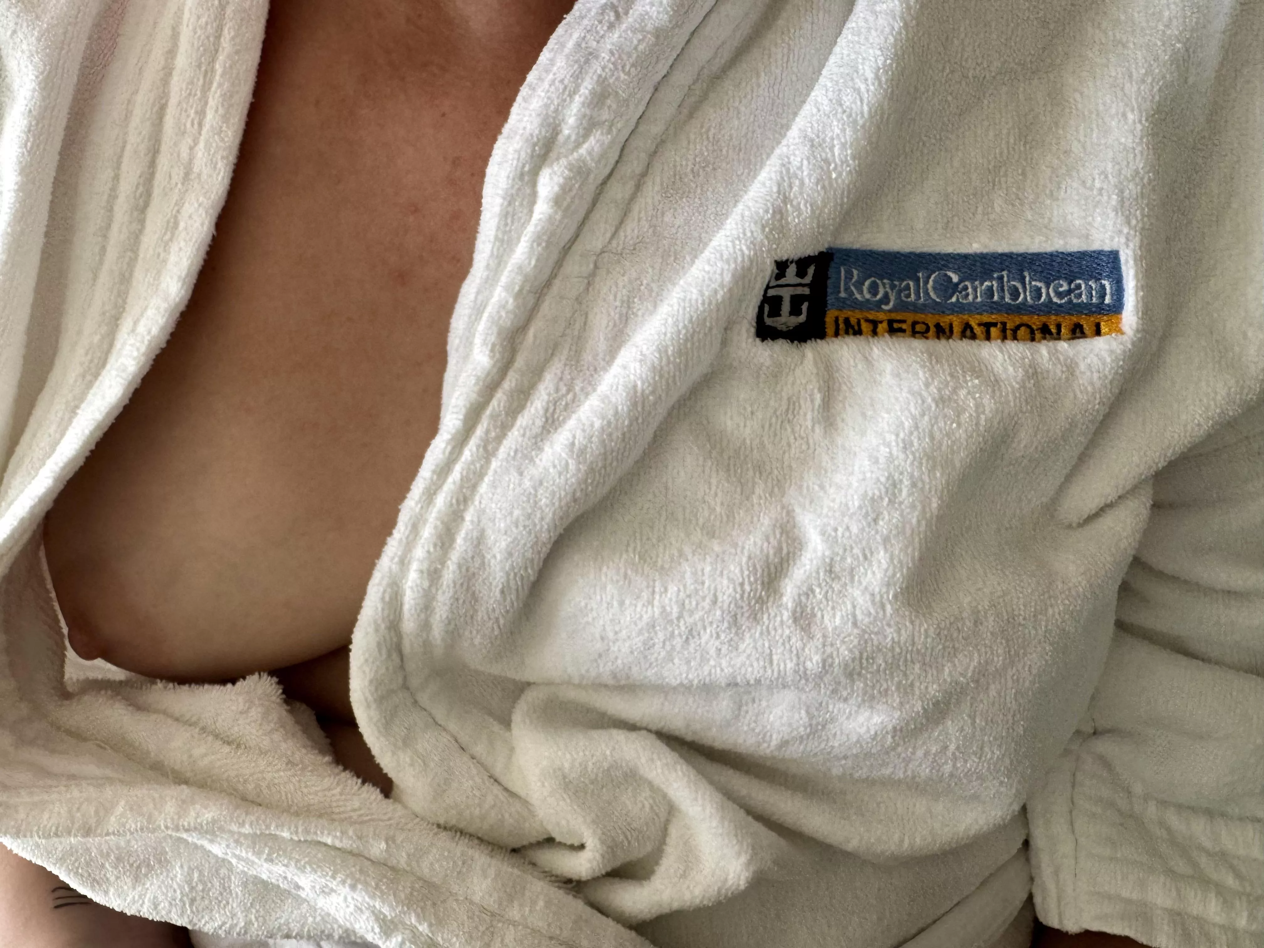 Think Royal Caribbean would like this kind of publicity? posted by searchin4thisnthat