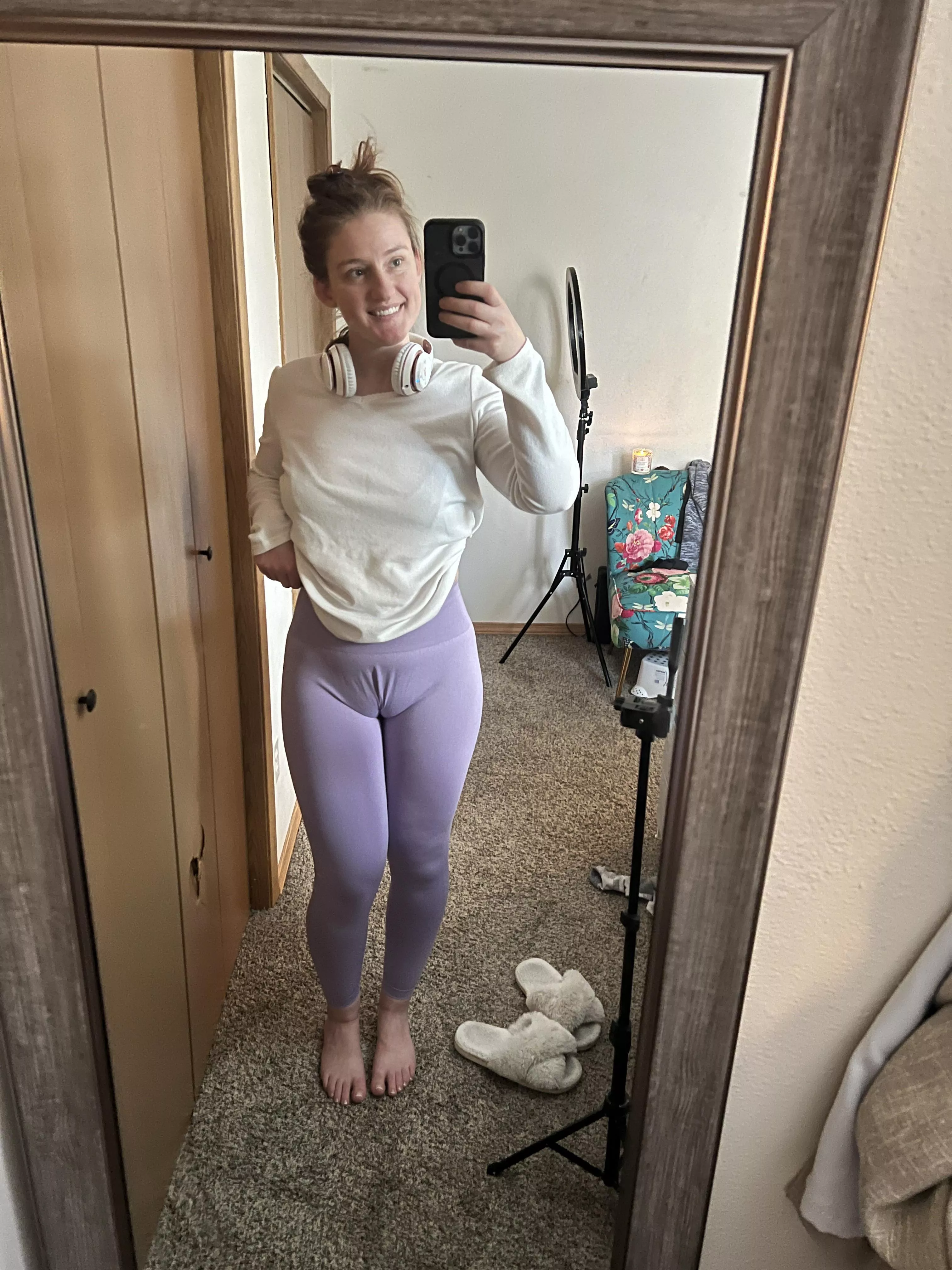 Toes out on display posted by adorablelilli