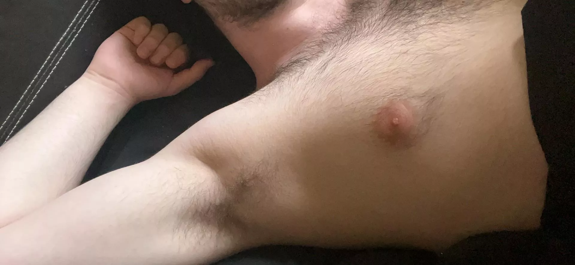 You like sniffing alpha pits?💪🏼💦 Dms open😈 posted by HungYoungAlpha-