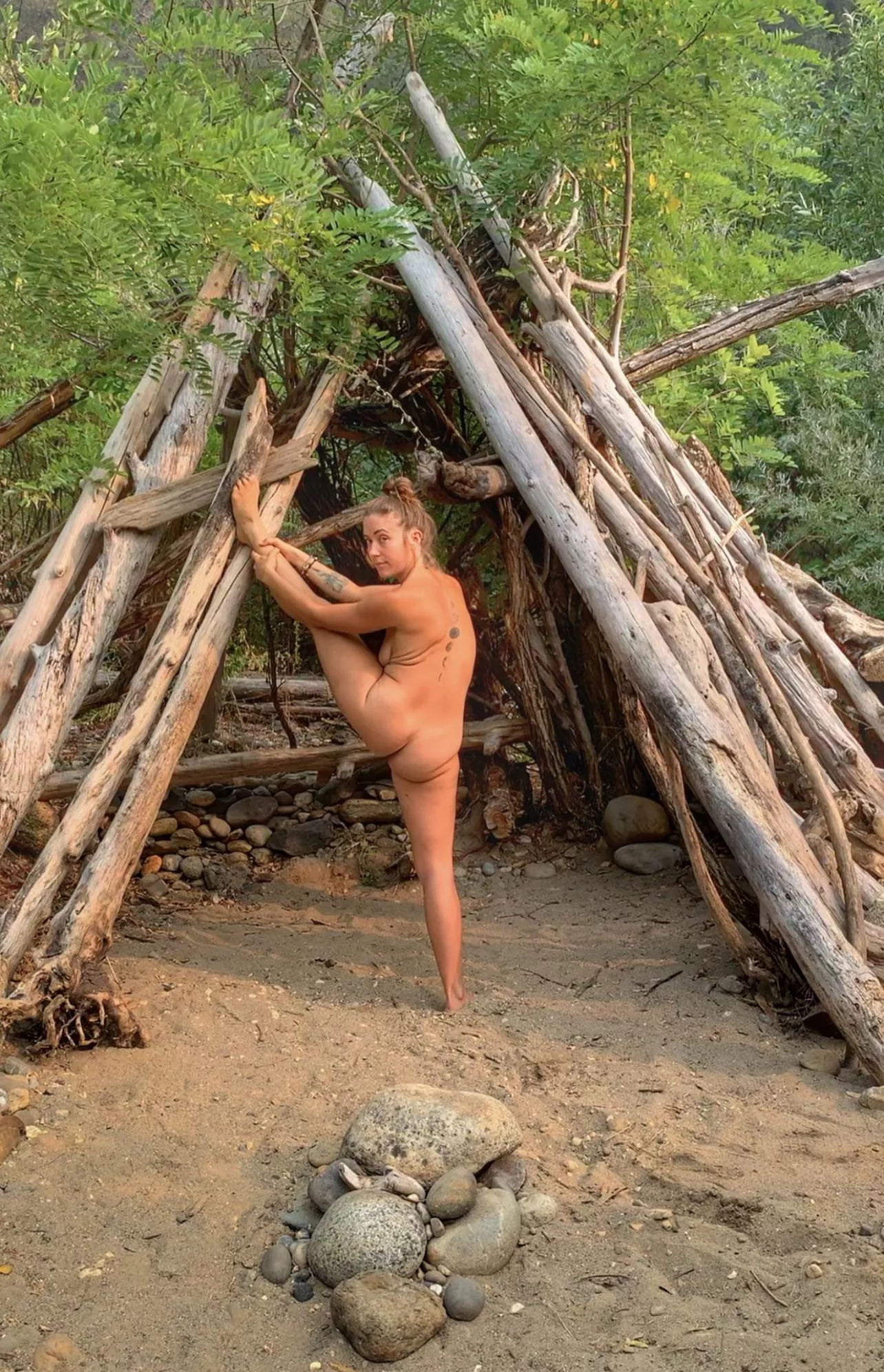 A little stretch on my beachy getaway posted by kiki_azure