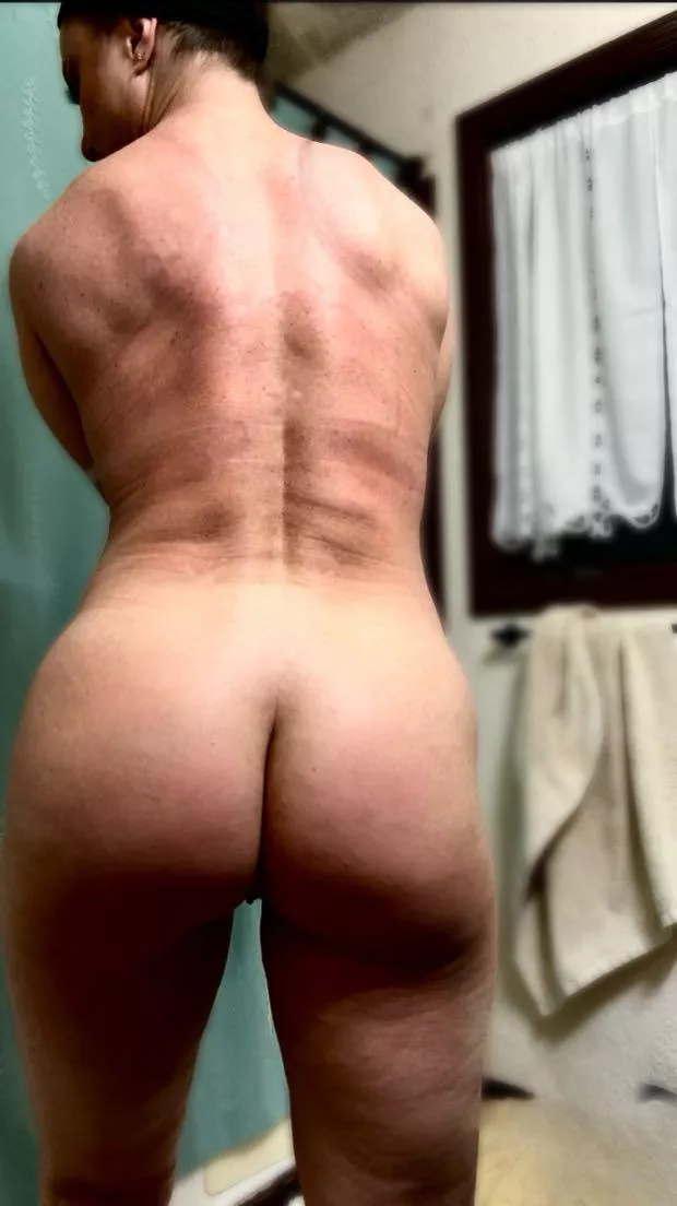 Anna Fine - Post workout shower time. posted by Annafinefit