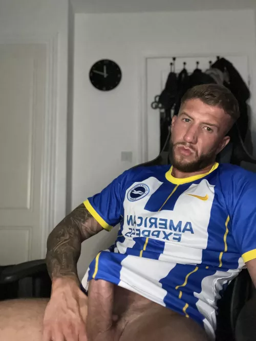 Anyone wanna take a guess as to why I look so moody? (hint... its because ive had no one to suck my pipe) by onlybigj