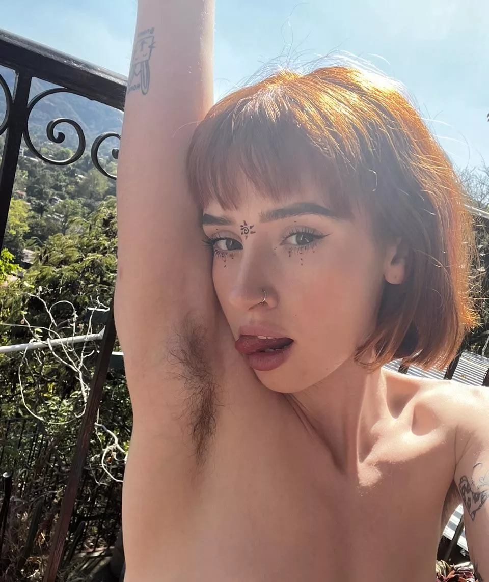 Cum in my armpits posted by Nippy_Hippie