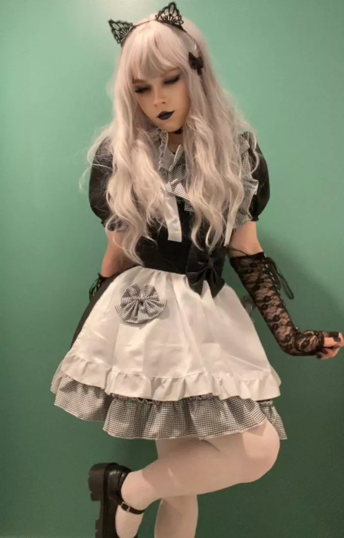 Feeling like wearing my maid dress again🖤 posted by Dry-Apple2493