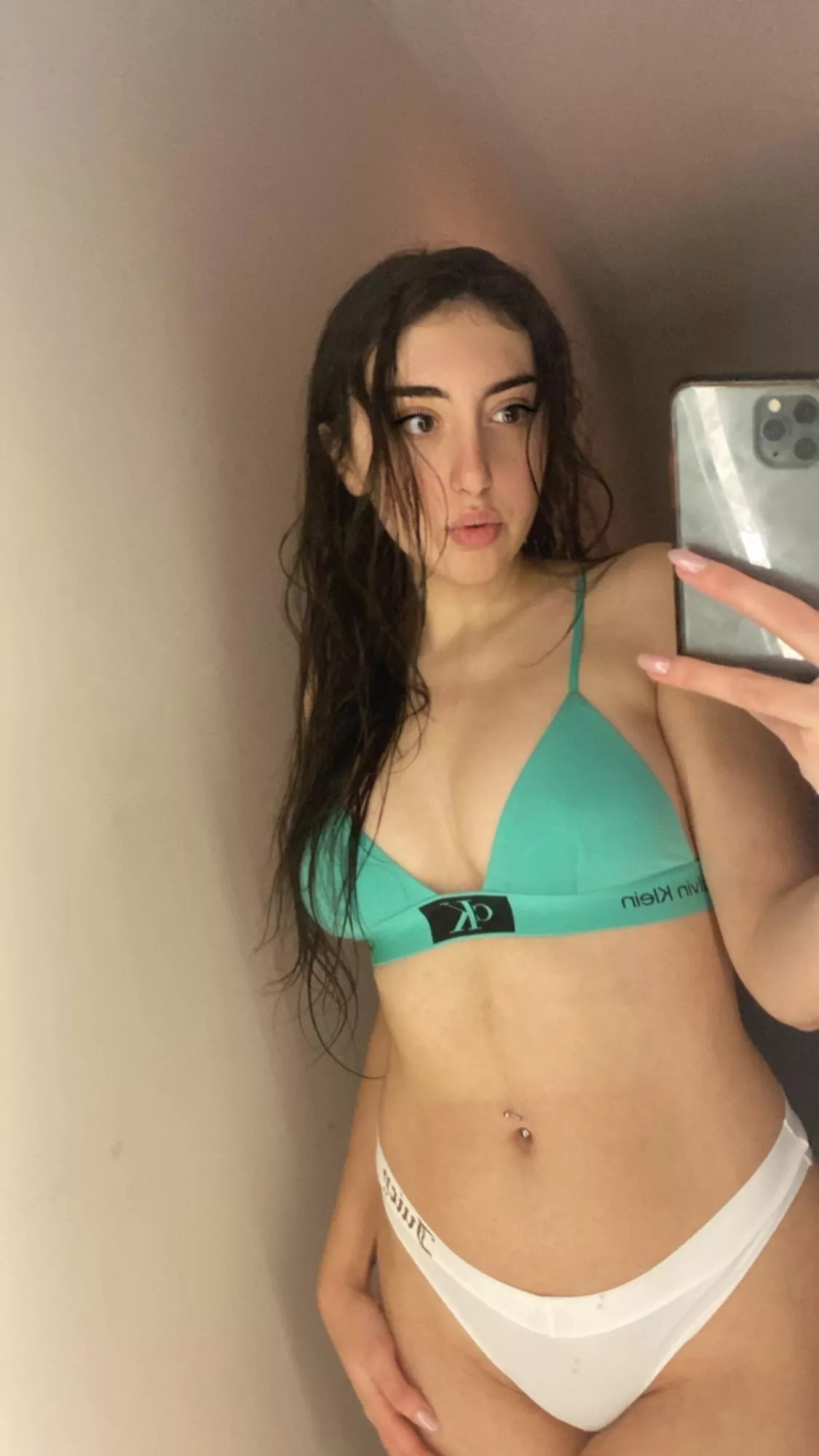 feeling sexxy posted by armenianfairy