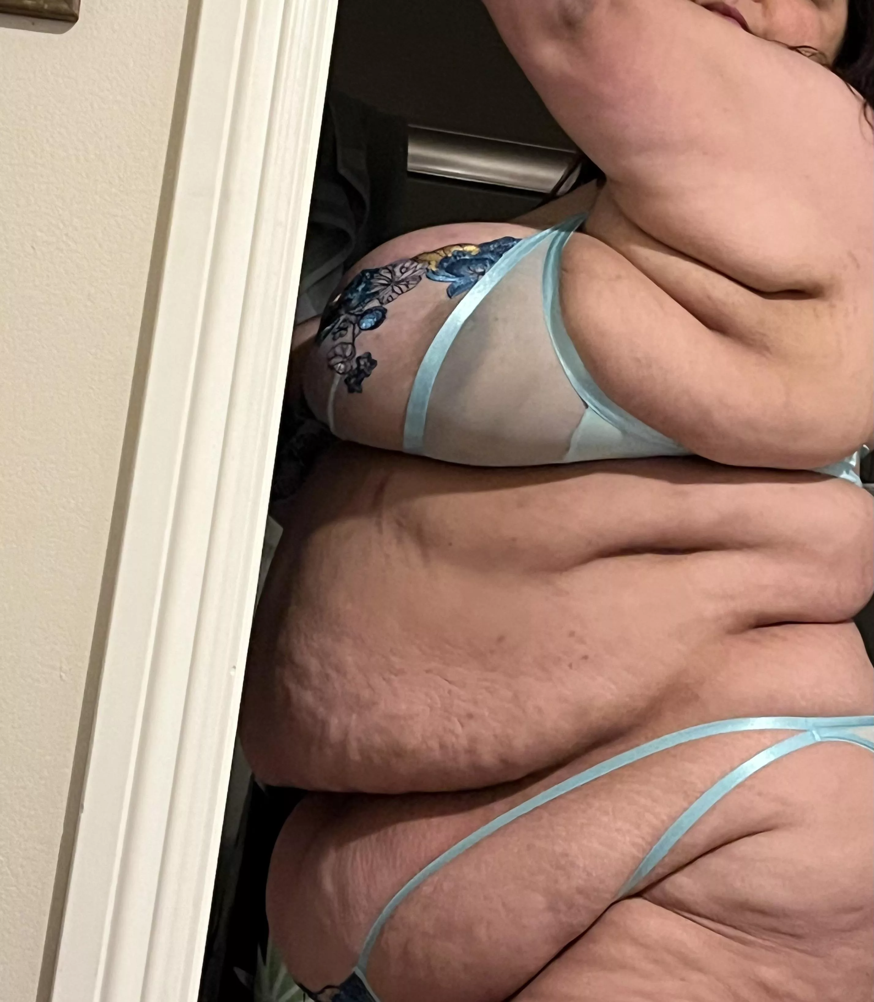 Follow me on IG @carinabbw posted by Carinabbw