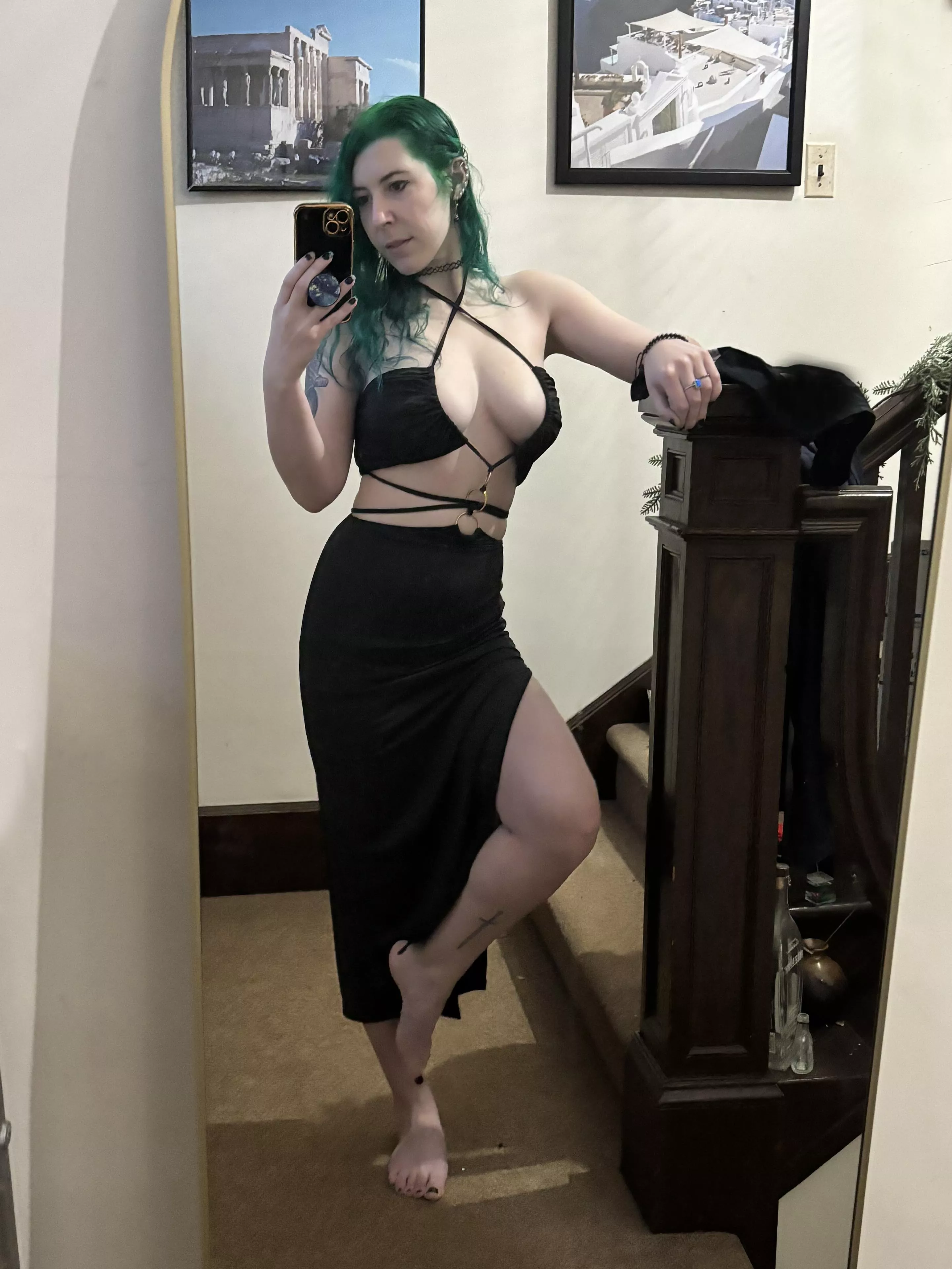 Getting ready for a night out posted by sirenskiss3