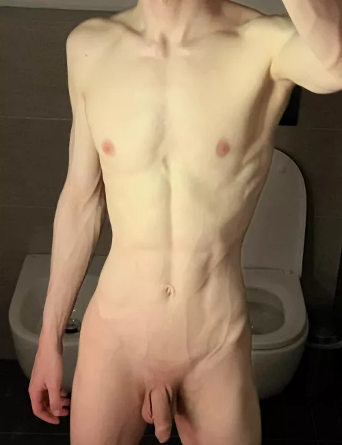 Hey, I‘m clean and ready ;) by mirin-bellies