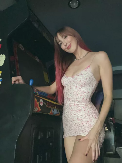 I can be your slutty and nerdy gf by thedeadwithhs