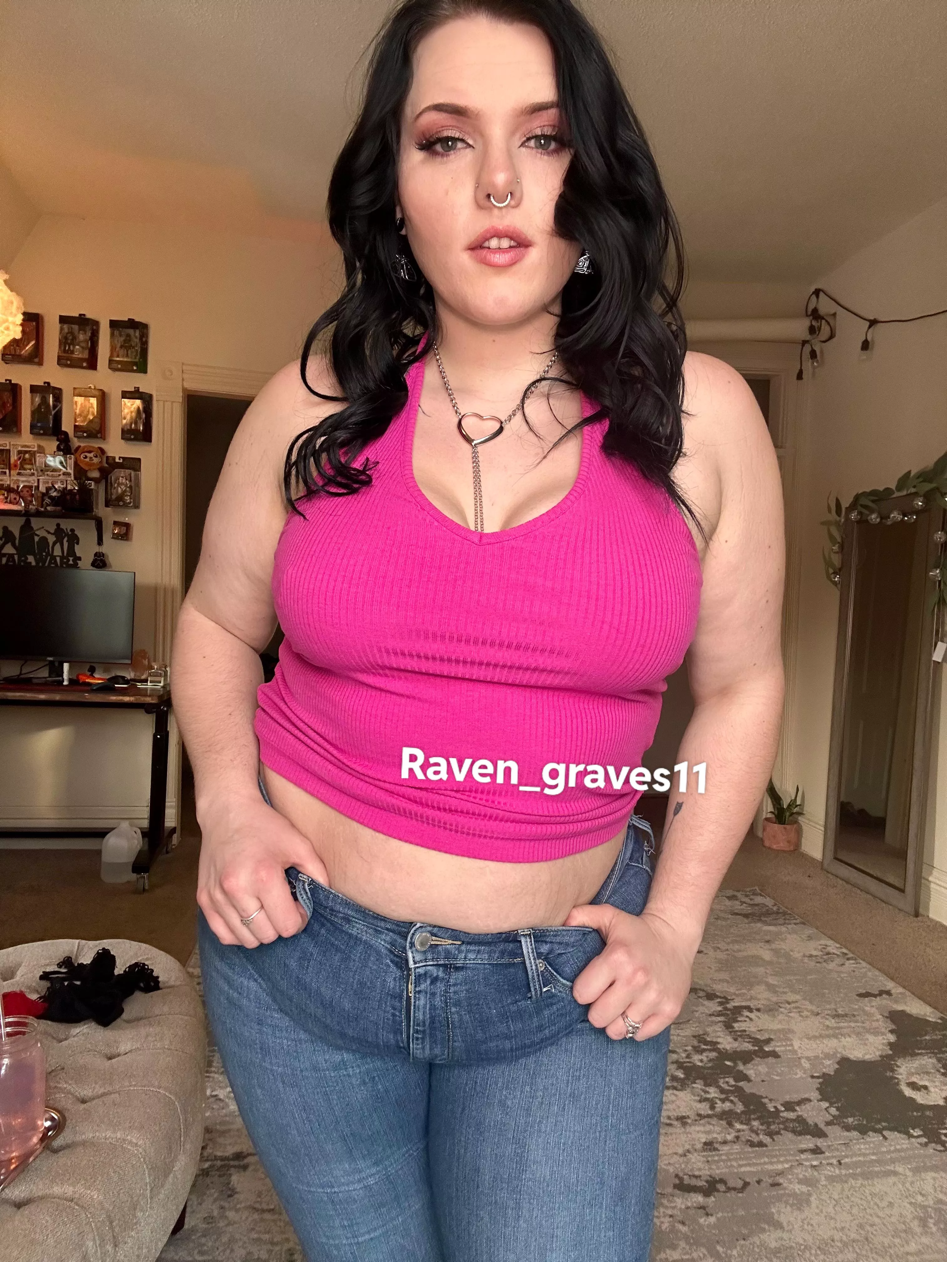 I can’t wait for the weather to cooperate again so I can too small shirts and not freeze 🌞 posted by Raven_Graves11