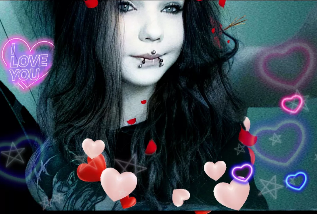 I just dont know how to smile💕💀 posted by KuNmituss