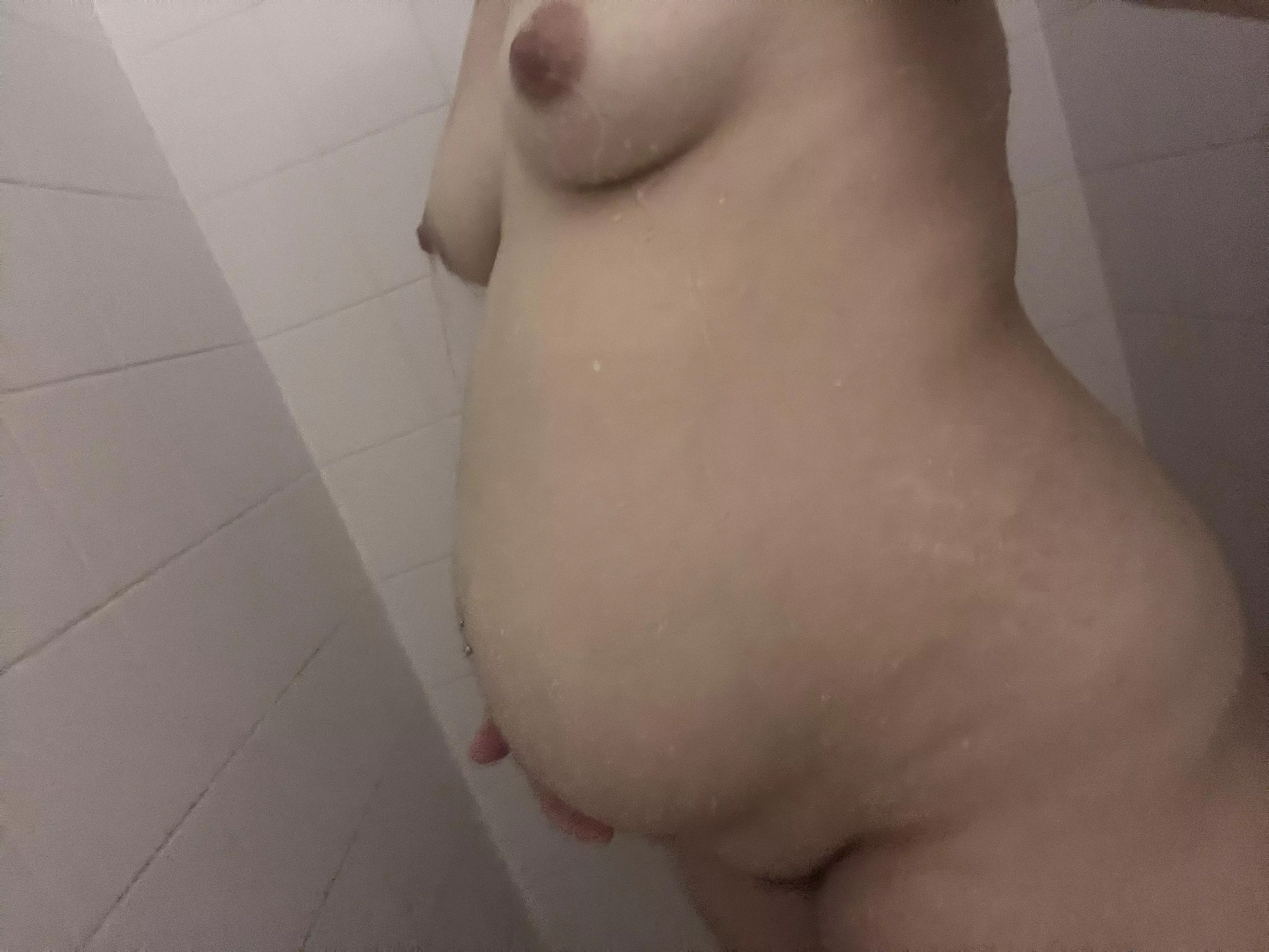 I love my pregnant body 🤭 posted by intothewildbaconpie