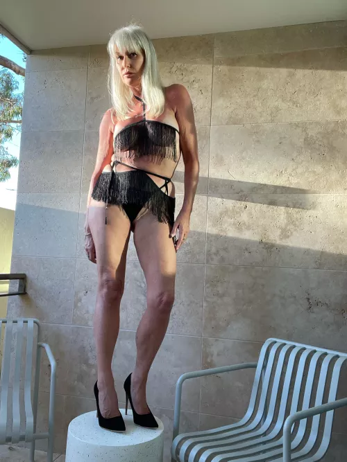 I’ll just stand here while you admire me by TheGoldenGilf