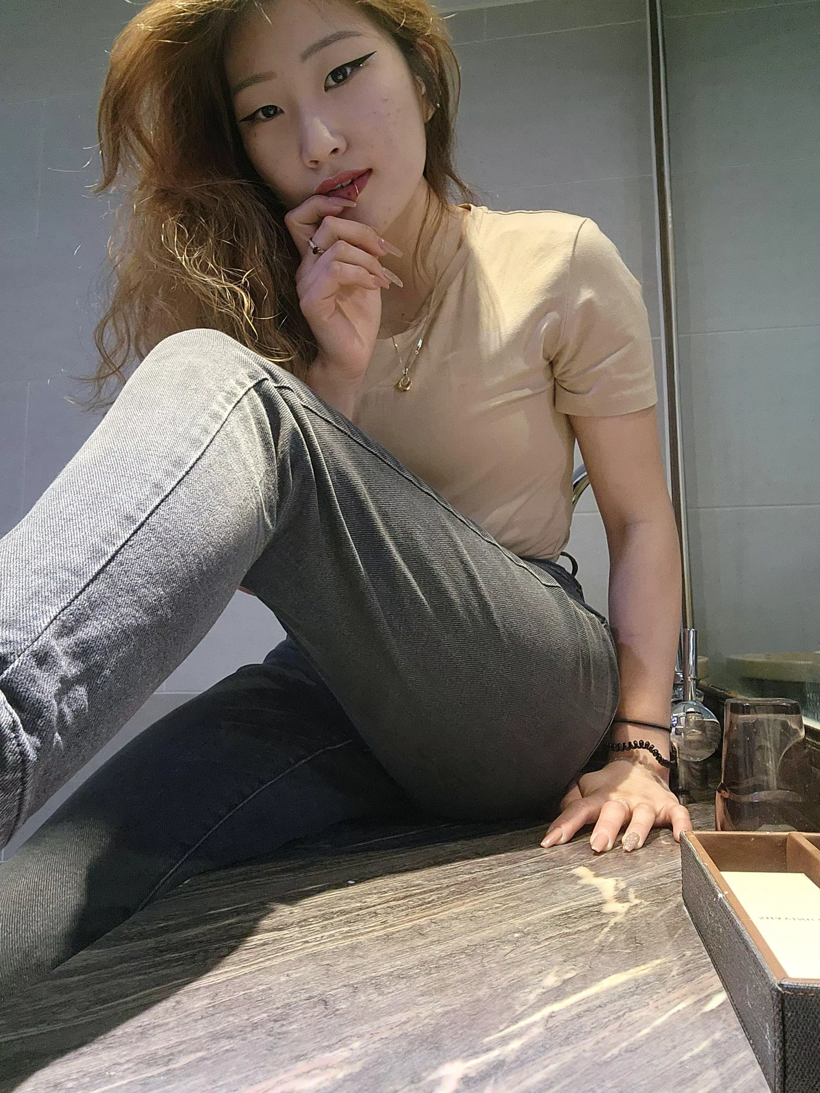 Korean young beauty posted by Emi1on