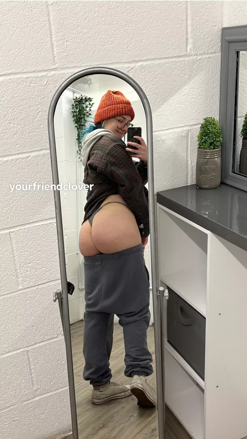 Late night gym bum selfie by yourfriendclover