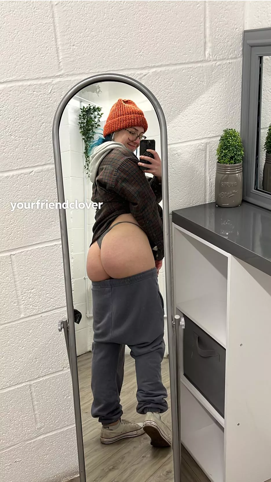 Late night gym bum selfie posted by yourfriendclover