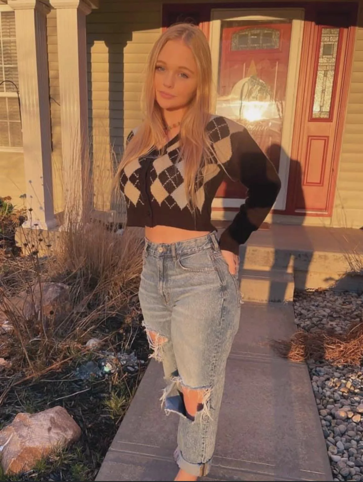 Love when a girls tits are so big the bottom of the shirt doesn’t touch her body. posted by h0gCranker