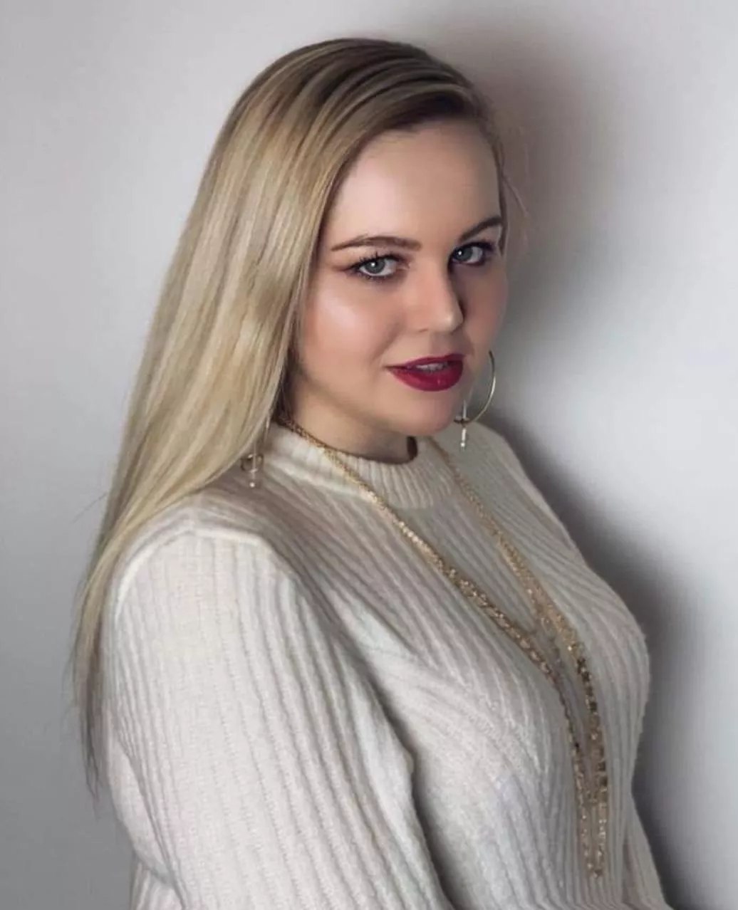 Merry Christmas! This is what I wore to midnight Mass, what wpuld you have done woth me or wanted to do with me? posted by thick_white_girl2