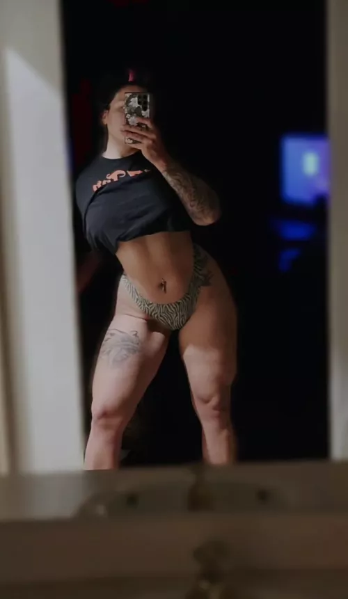 Muscle mommy by scuzzymcgee