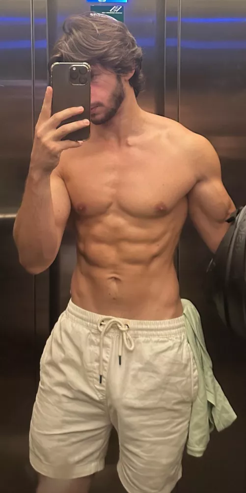 My friend told me i was crazy for seeing an outline, am i? by Bitrash_