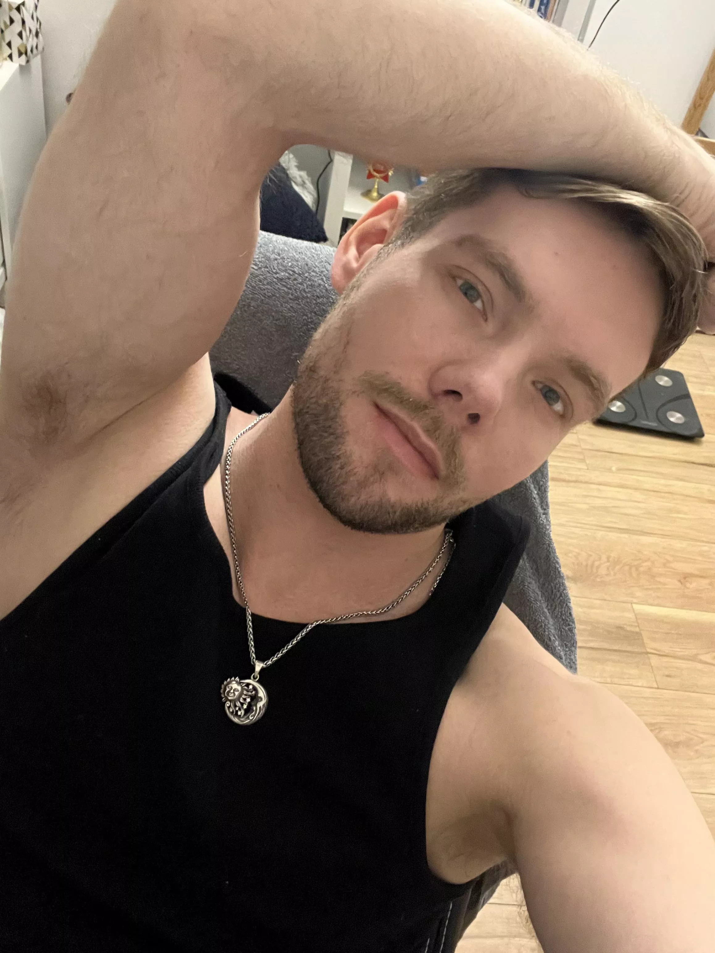 Thought I looked cute in my vest :) how's your weekend beautiful gays? posted by forveire