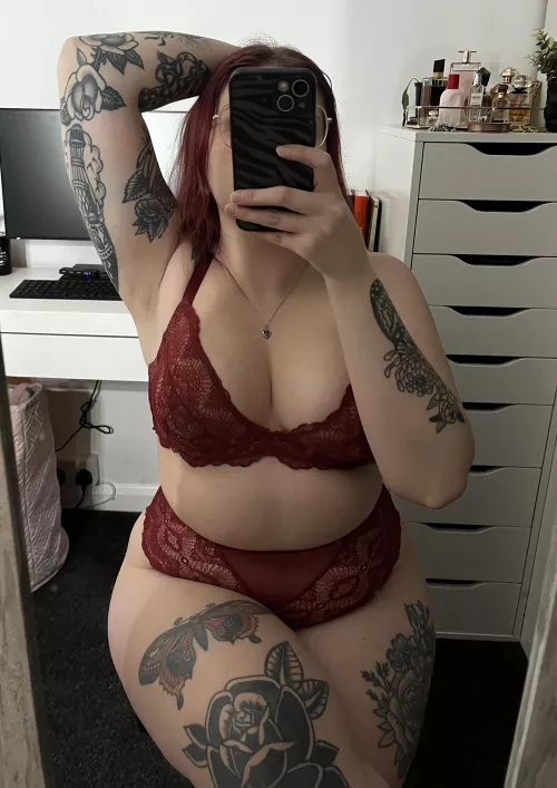 Thoughts on curvy metalheads? by Professional_Cup2727