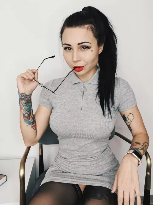 Waiting for my boss by XenaLucky