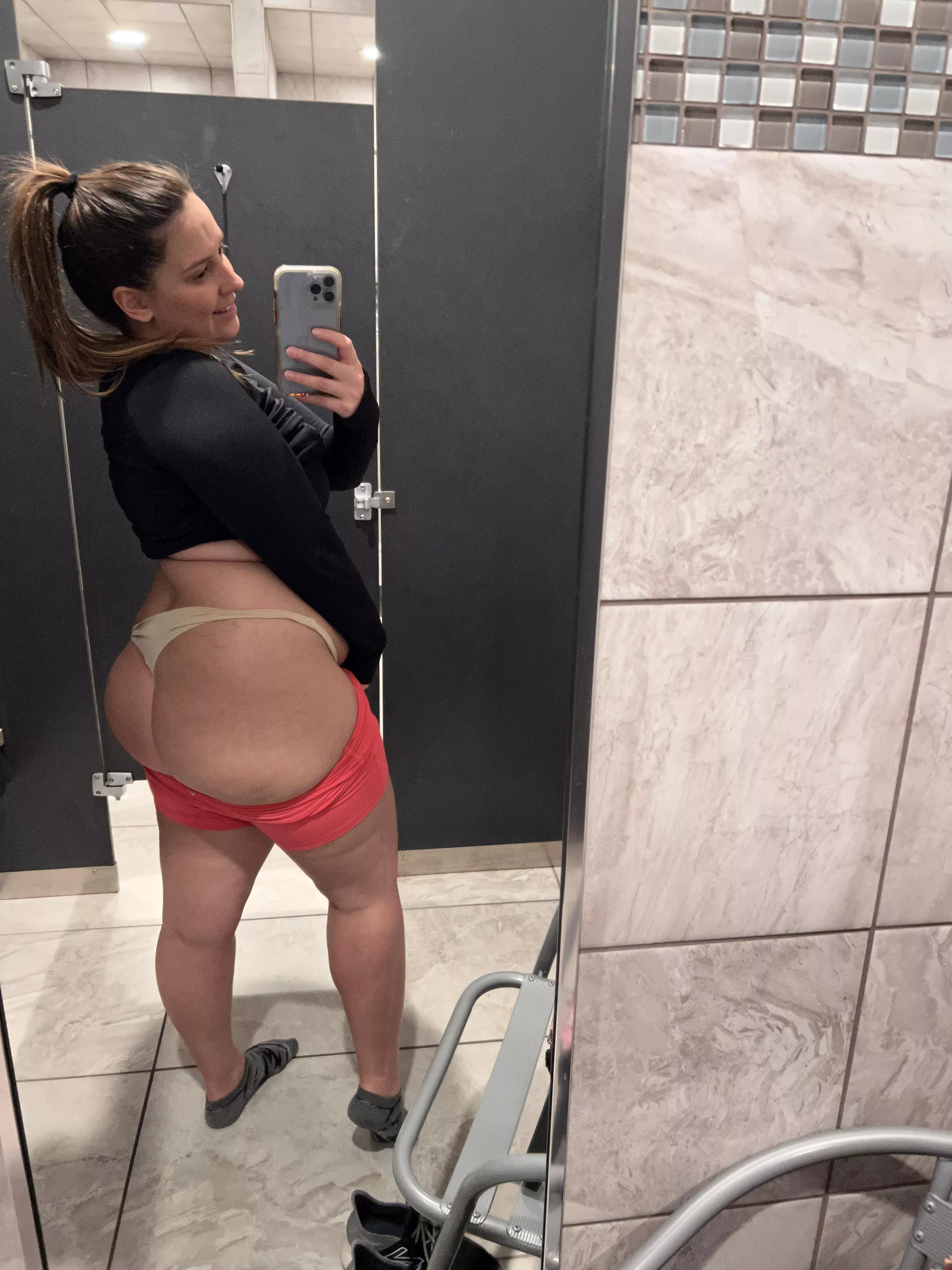 Wanna fuck me in the locker room after we workout?? posted by GirlsLoveToast22