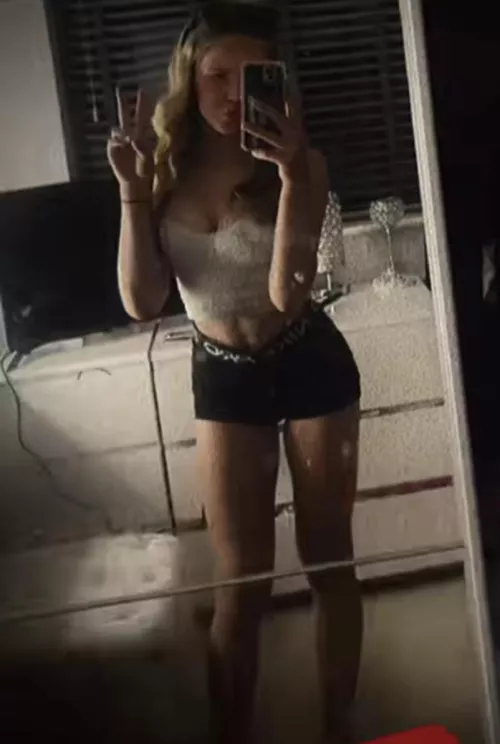 Went out last night, it was crazy! by Flo_beauxx