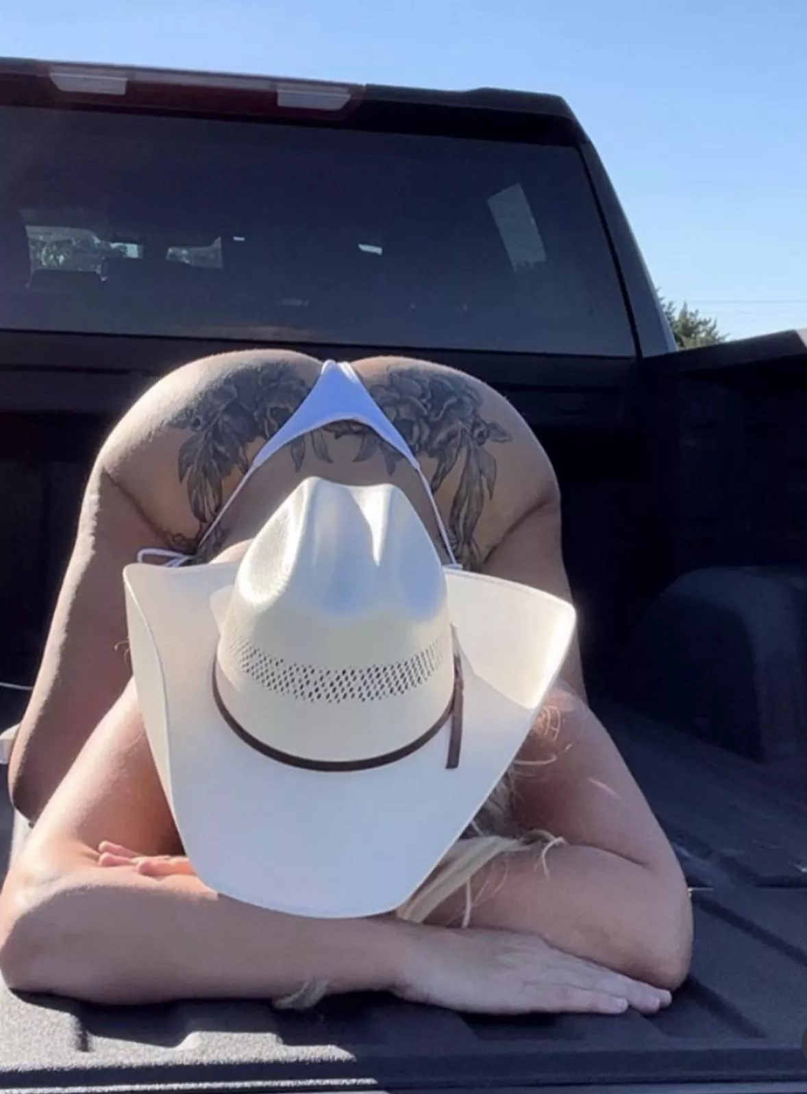 Would you Fuck My Wife In The Back Of The Pick Up ? posted by DeloresLeonb