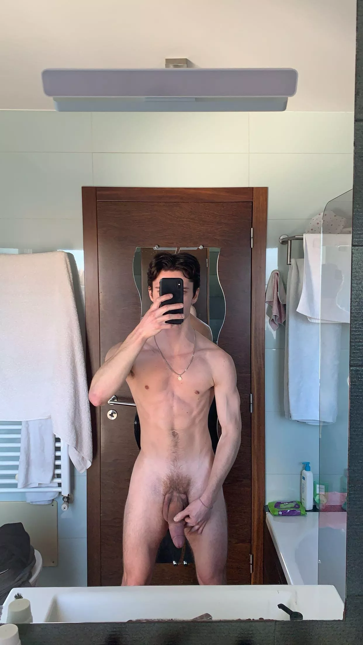 27 looking for fit dudes who show face. Dm me with pics. Vers+ posted by john_mary96
