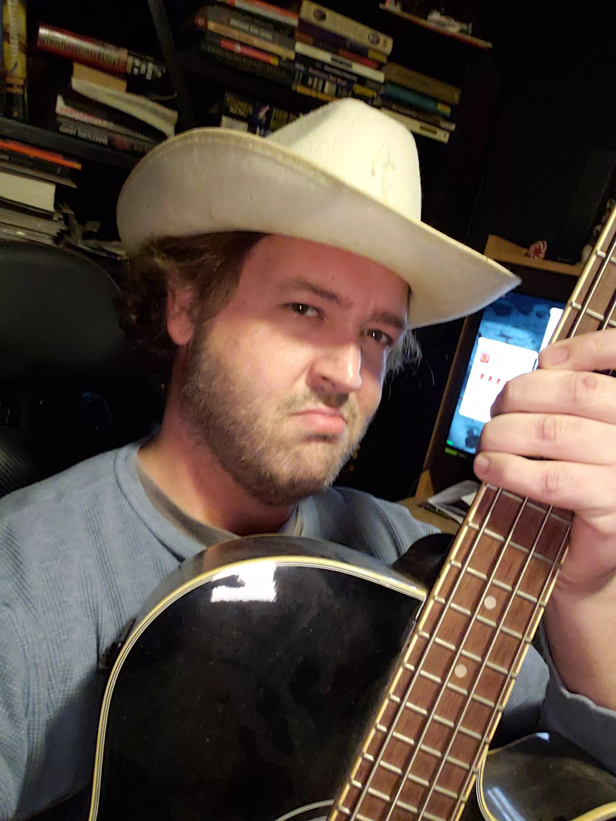 Bi guy checking in, happy Sunday posted by john917918