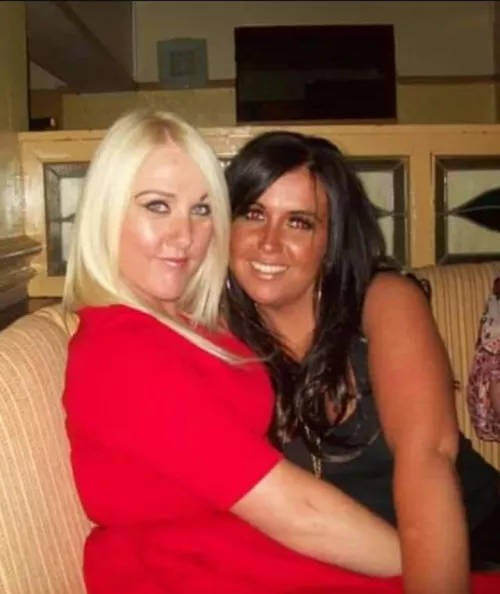 Blonde or brunette by Hairyfan21