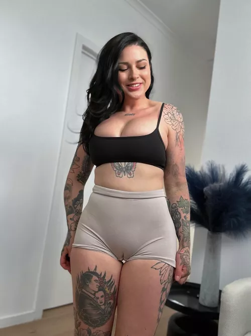 Both sets of lips are smiling for you by Deminovak