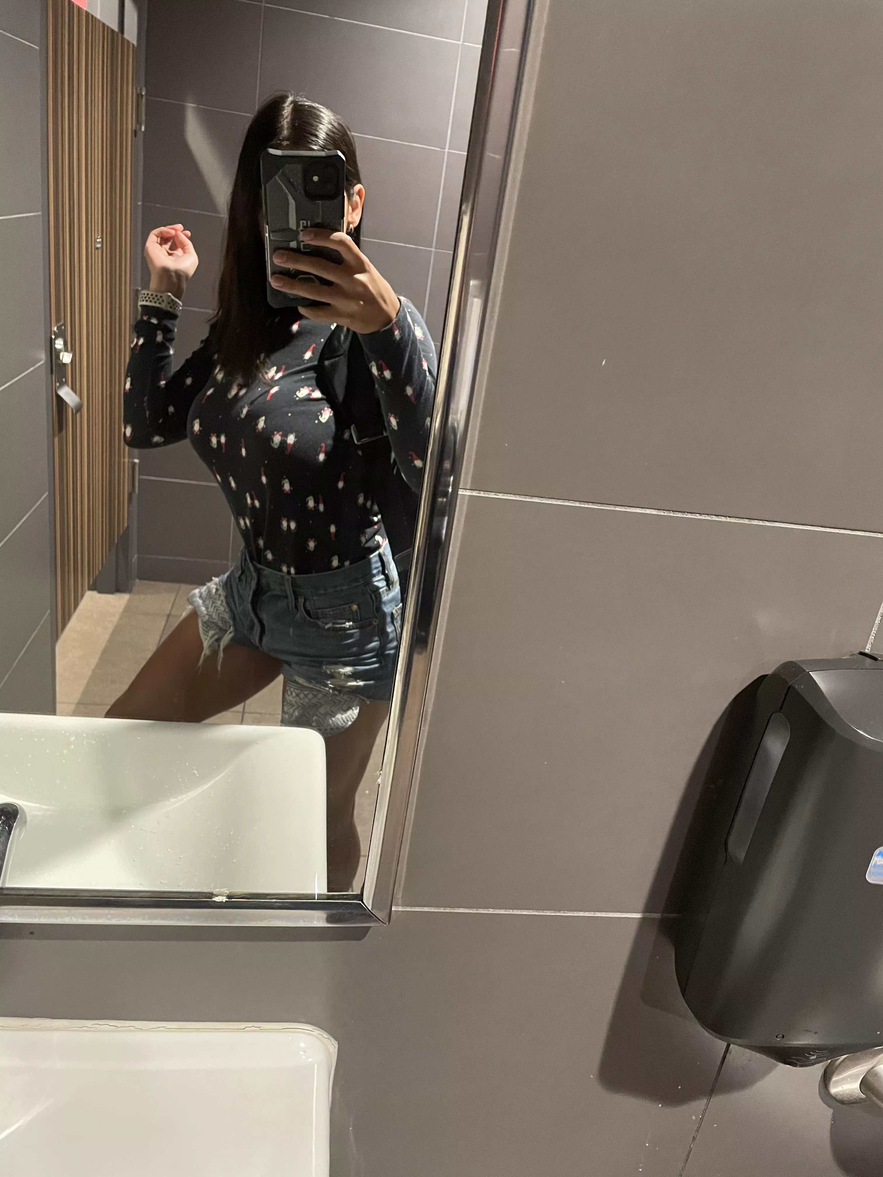 Good night bb.. let’s go out posted by saramiller2222