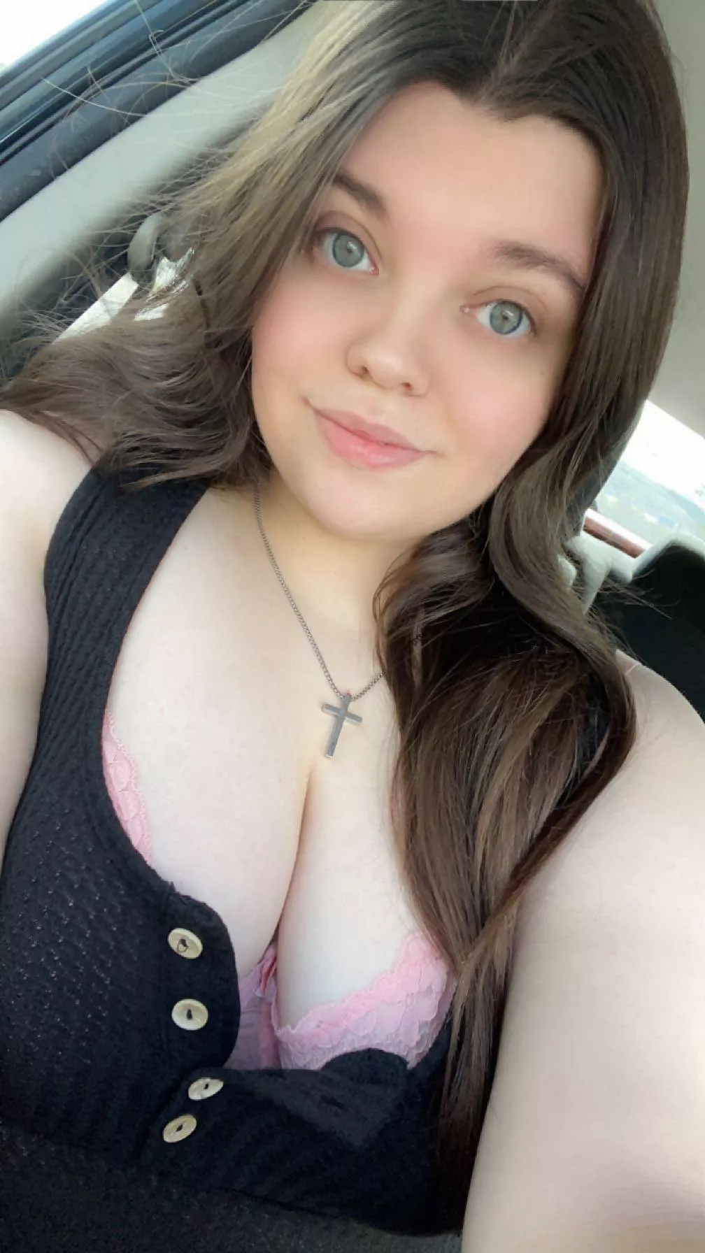 hi 👋🏻 posted by cassieg_