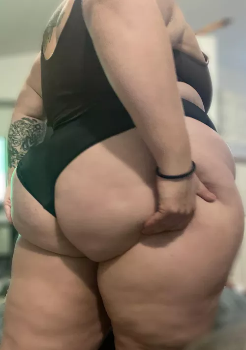 I rather you be squeezing it by laurenlushh