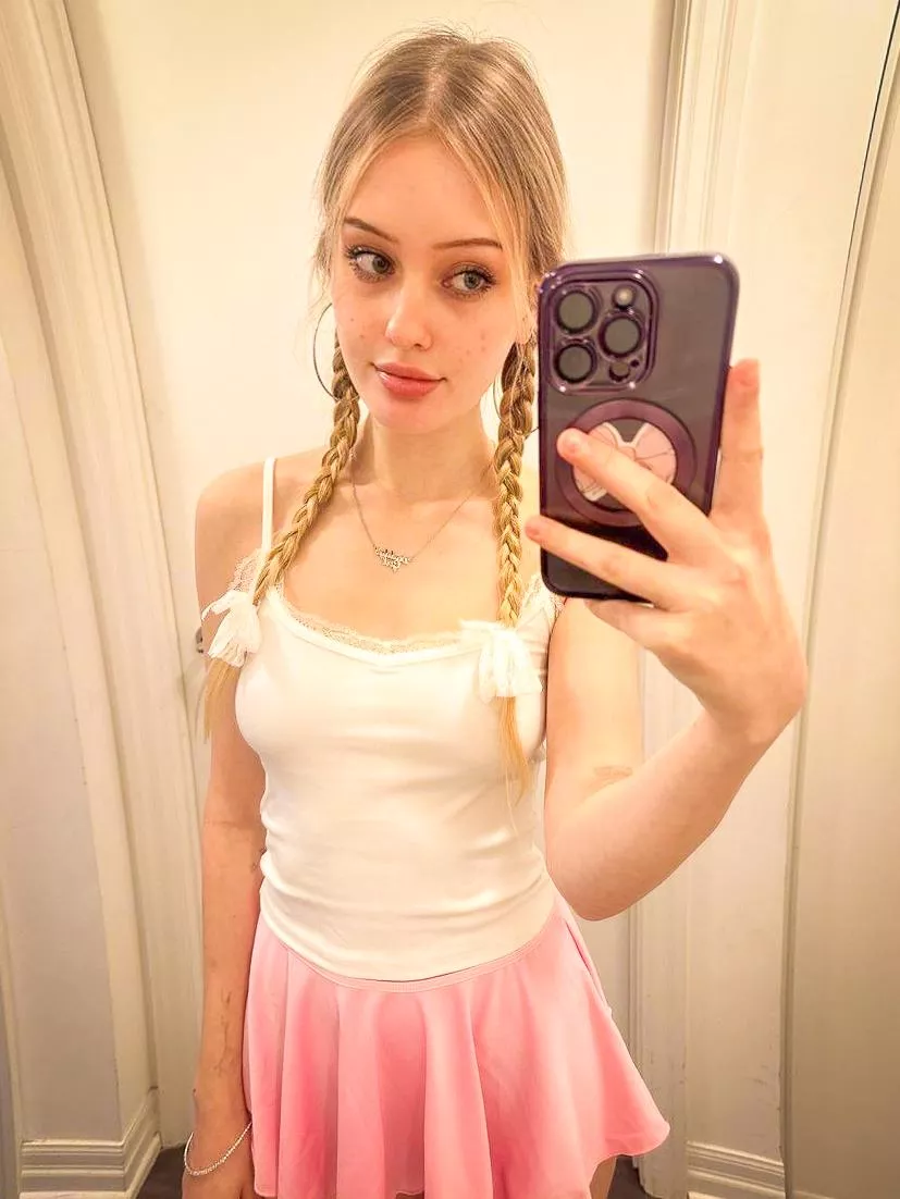 I was getting ready for our dinner date 🤭 posted by ricinus13