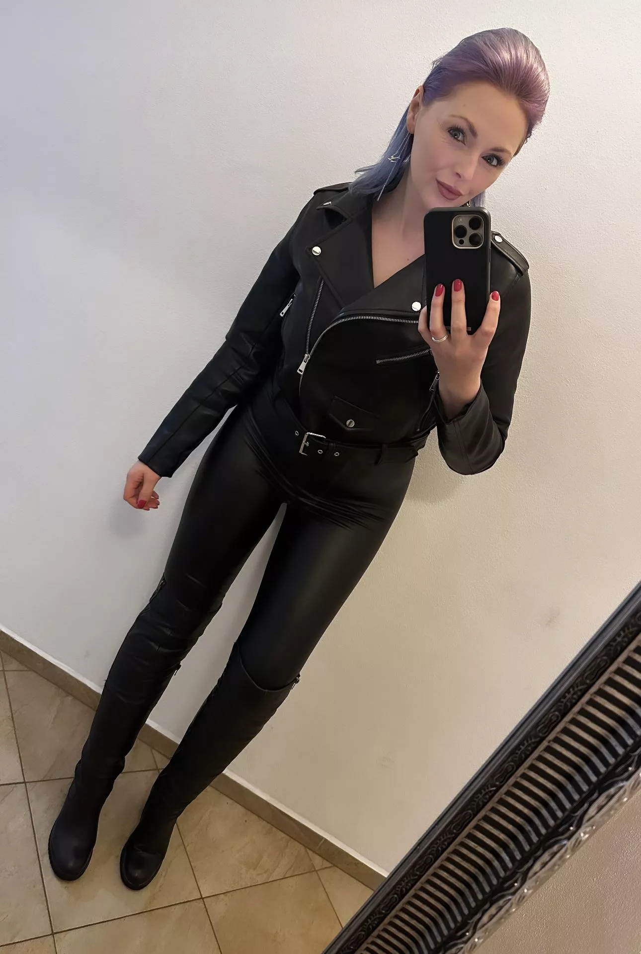 Leather, the material that takes your outfit from bland to beautiful. posted by theinkedsiren1