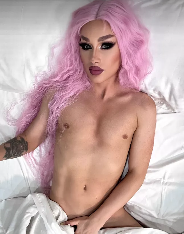 Like my pink hair? 💋 posted by Iskra_electrical