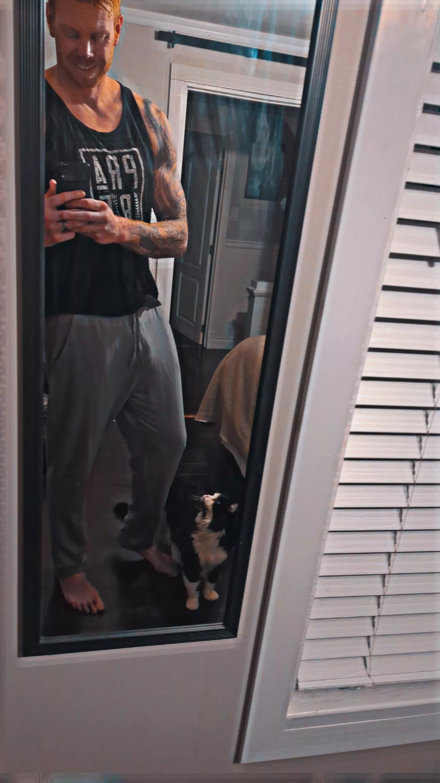(m) workout to look good in grey sweatpants posted by Equivalent_File4712