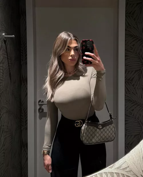 Mirror selfie by W1ndwardFormation