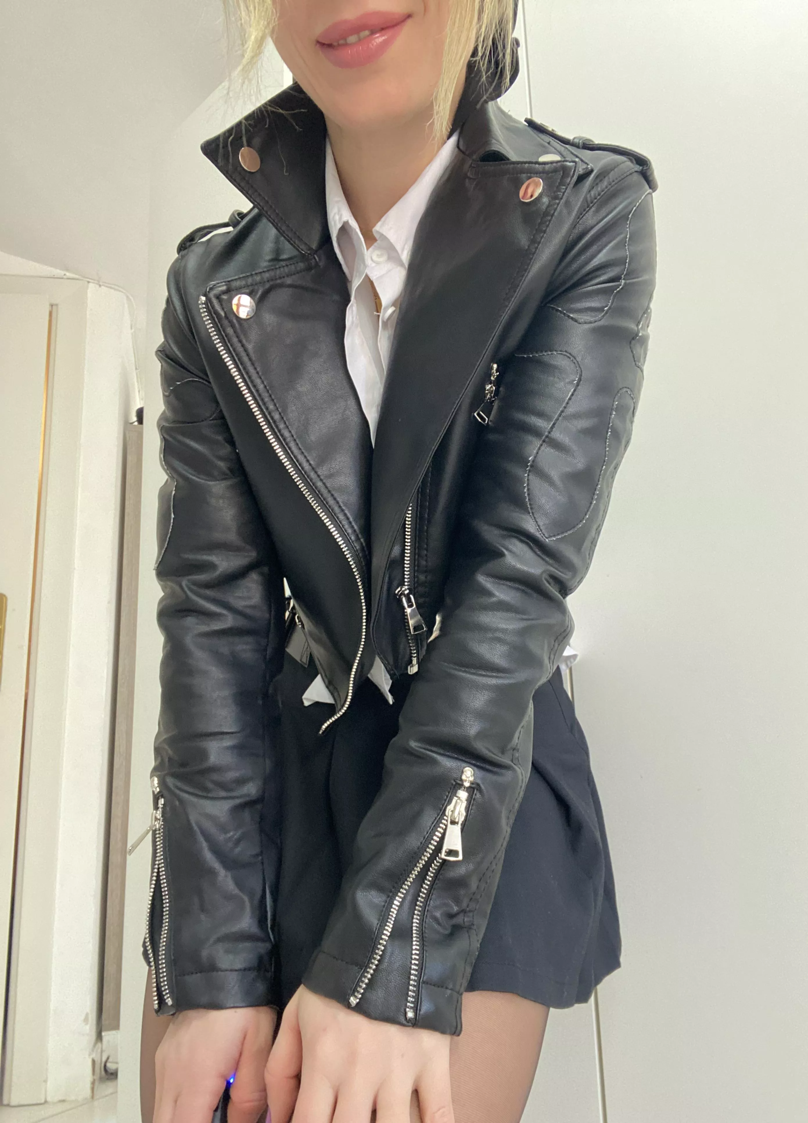 My leather jacket posted by NatyBond_OF