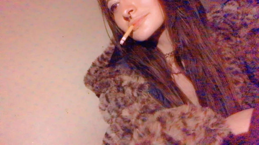 Newport 100s, menthol obviously. Hbu? by berryxberryx