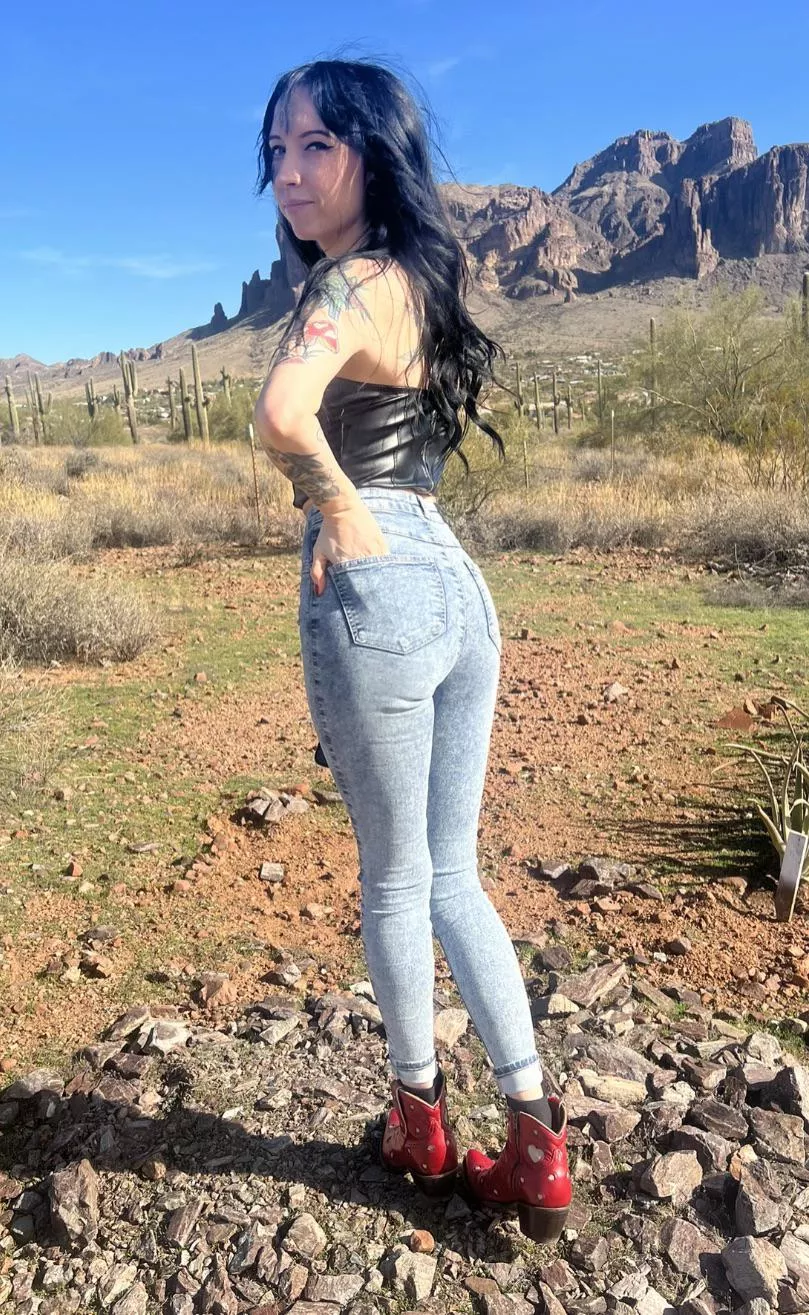 She’s 5 2, 100lbs, who wants to be the first to breed her? posted by Money-Guest2256