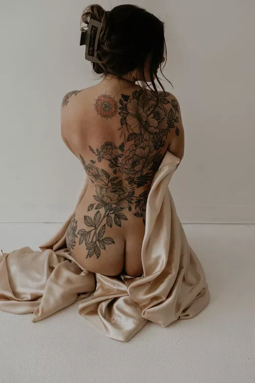 silk sheets and Sunday mornings by olivefg