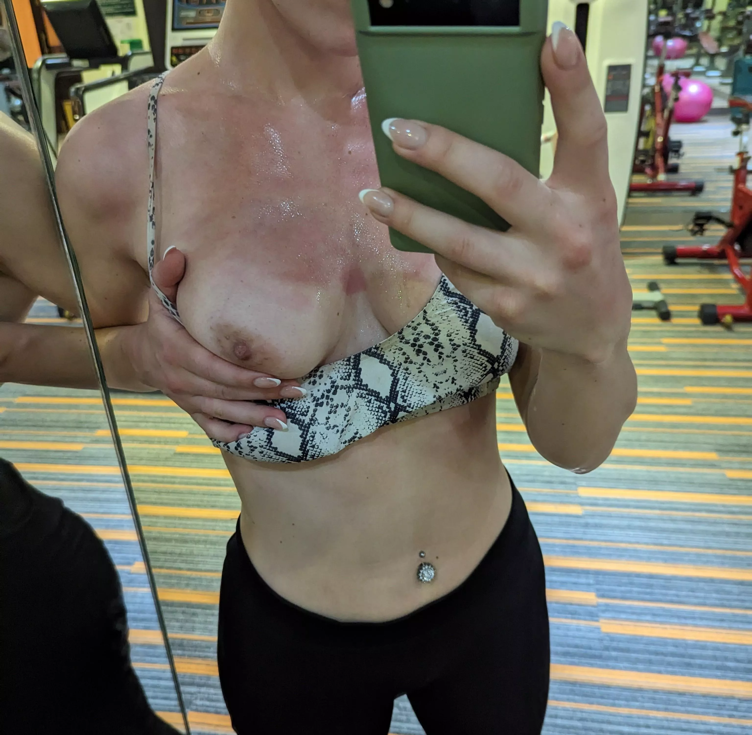 What the boys on my gym don't see posted by swe_freya