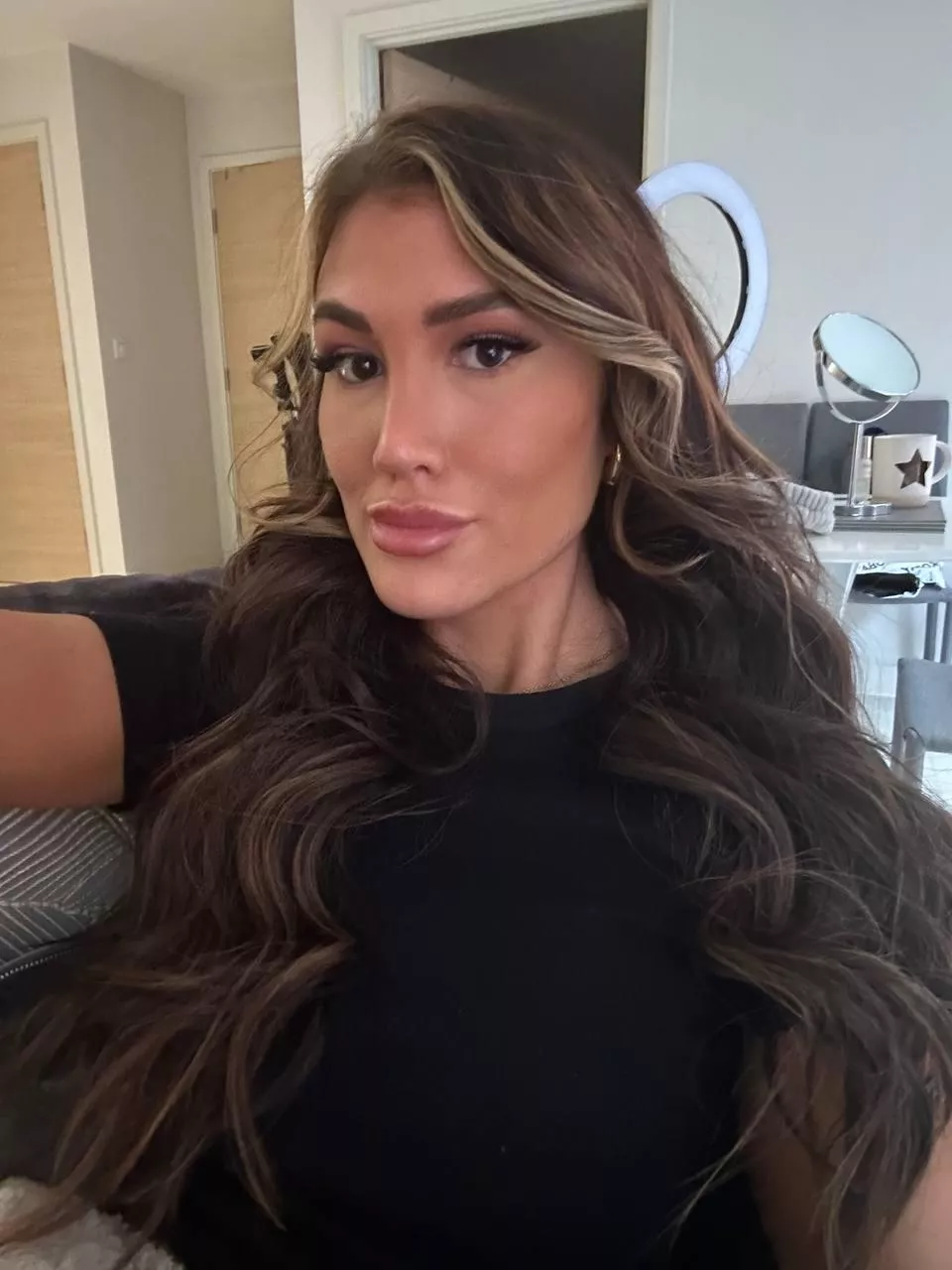 19F single and 6'6. Yey or Nay? posted by Gold_Peoniesa