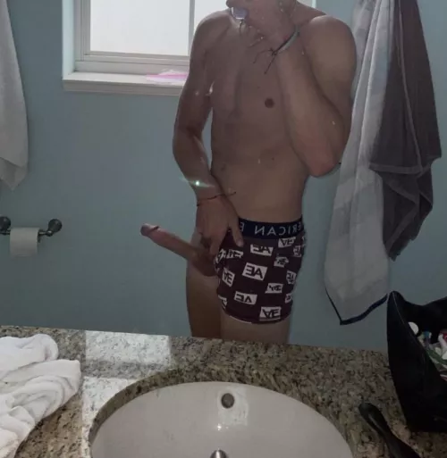 19m. Cute bros hmu to nut @chris_234512 by Individual-Eye2139