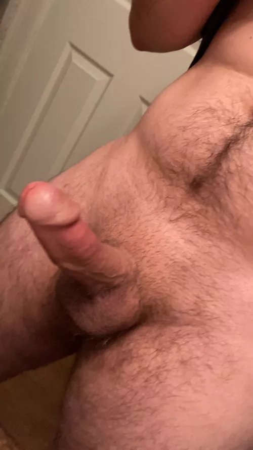 29 USA, straight male looking for smooth body or anybody in leggings to jerk off too. Add me on Snapchat @ dudefromthemit by RelaxWing69